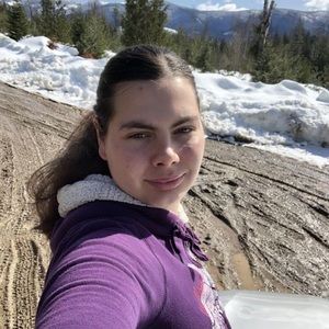 Meet your Posher, Danielle